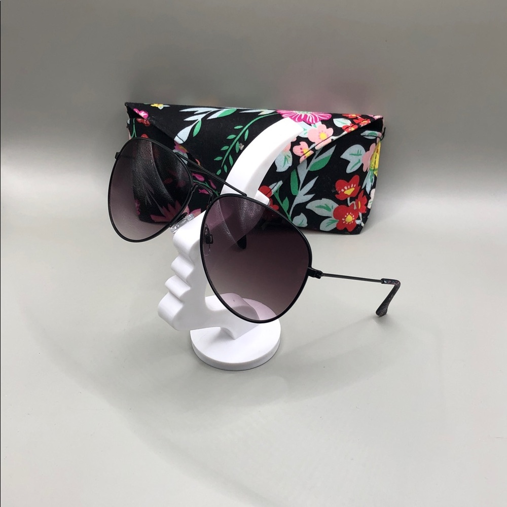 Vera Bradley Aviator HAYMARKET PAISLEY SUNGLASSES with Case Gradient lens.